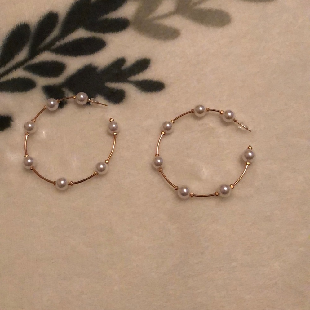 Super chic and cute pearl hoop earrings